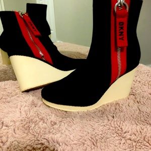 DKNY Beautiful Black Red Cream Wedge Ankle Booties! WORN ONCE! Women 7M